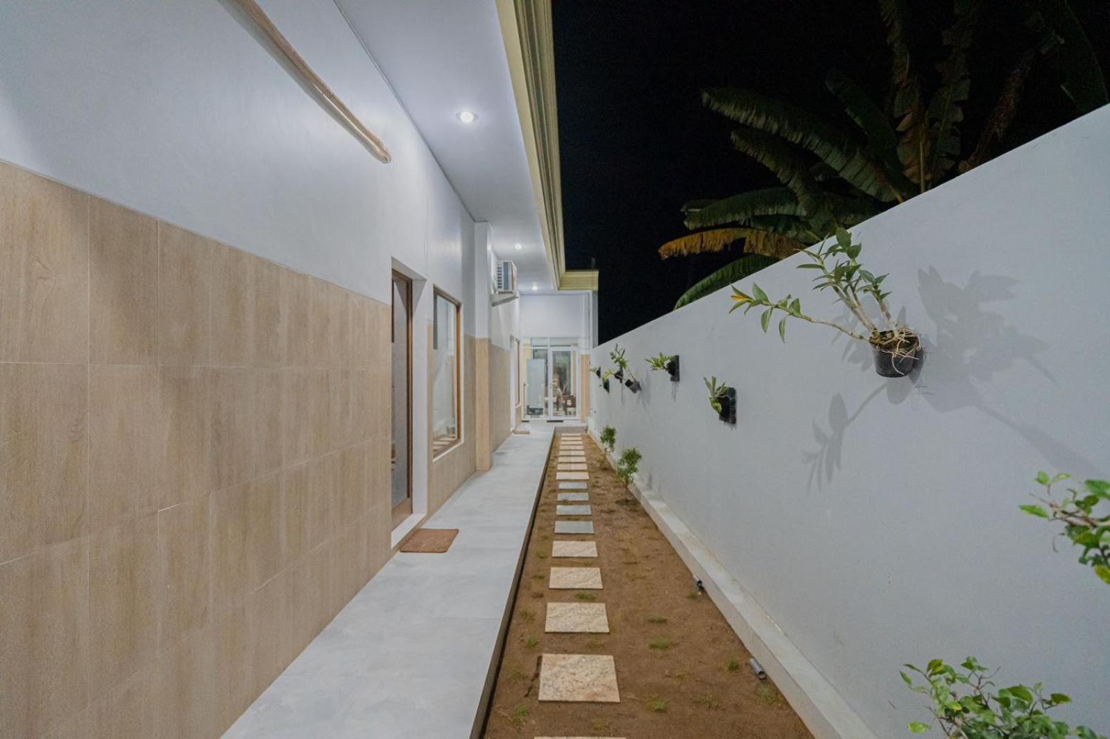 Kamkan Hostel Batununggul Exterior foto